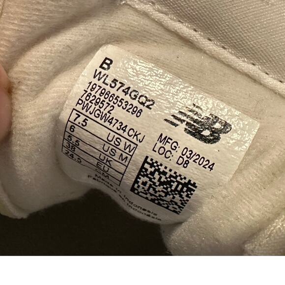 New Balance Women's 574 Suede Fashion Sneakers – Gray/Blue – Size 7.5 - Picture 8 of 9